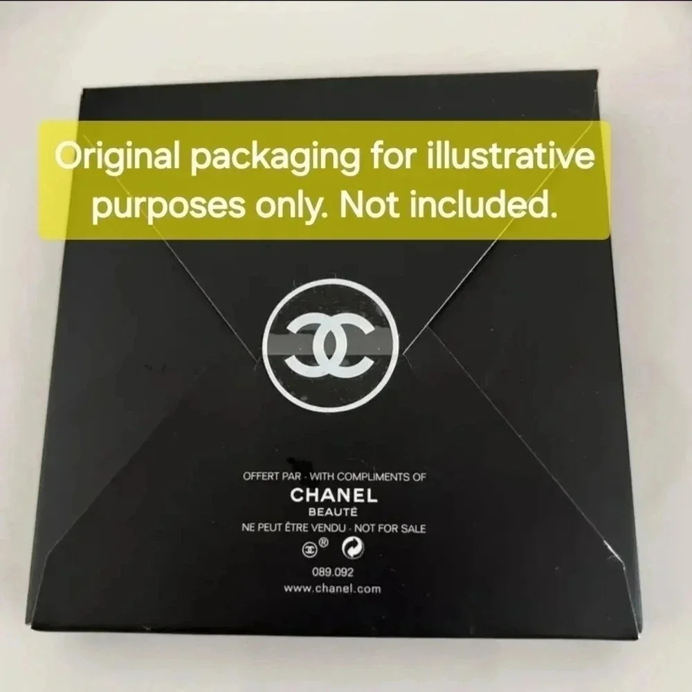 EXCLUSIVE: Chanel CC Logo "Wax Seal" black metallic charm/key chain - Picture 4 of 5